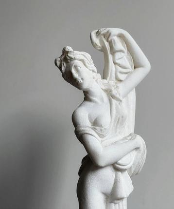 Italiaans beedje venus beschikbaar voor biedingen