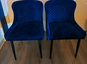 2x mooie velvetblauwe stoelen beschikbaar voor biedingen