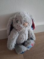 Knuffel konijn grijs Esbe International rood blauw K9396, Ophalen of Verzenden, Zo goed als nieuw, Konijn