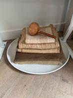 Leuke grote witte schaal met decoratie kussens en plaids, Ophalen of Verzenden, Zo goed als nieuw