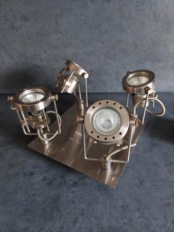 Bieden.Plafondlamp (spotjes) 1 x met 4 spotjes en een enkele beschikbaar voor biedingen