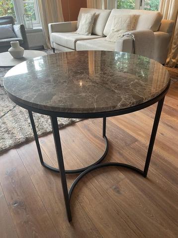 Ronde Emparador marmeren hoektafel met decoratief onderstel beschikbaar voor biedingen
