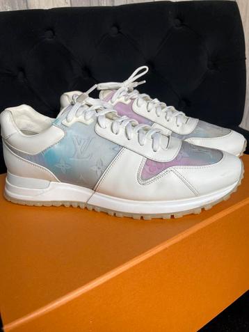 Louis Vuitton Run Away Trainers Size 6 beschikbaar voor biedingen