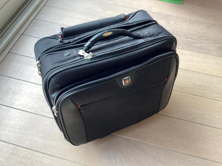 Wenger 17” trolly incl. 15,6 “ laptoptas kleur zwart, Computers en Software, Laptoptassen, Gebruikt, Trolleytas, 17 inch of meer