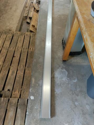 2 Nieuwe U-Profielen - 300x10cm beschikbaar voor biedingen