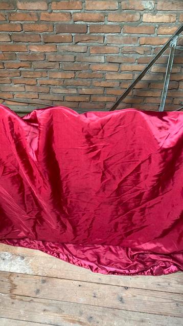 Aangeboden heel groot kerst tafel laken of iets dergelijks beschikbaar voor biedingen