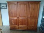 Grote houten kledingkast met 3 deuren, Huis en Inrichting, Ophalen