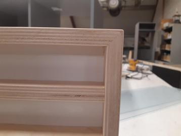 N-M-120, nieuwe multiplex vingerhoedjes wandvitrine, vitrine beschikbaar voor biedingen