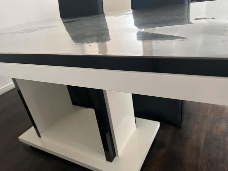 Eettafel met stoelen - Stijlvol design, Huis en Inrichting, Woonaccessoires | Wandplanken en Boekenplanken, Gebruikt, Ophalen of Verzenden