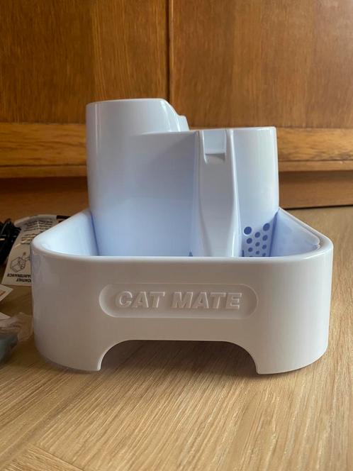 NEW! 3 level fountain Cat Mate, Dieren en Toebehoren, Kattenvoerbakken en Drinkbakken, Nieuw, Ophalen of Verzenden
