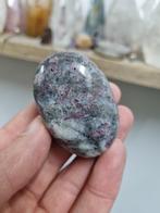 Handsteen van ruby spinel in matrix, Ophalen of Verzenden, Mineraal
