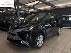 Toyota Aygo 1.0 VVT-i x-play Binnenkort meer foto's | NL Aut, Voorwielaandrijving, Stof, Gebruikt, Euro 6