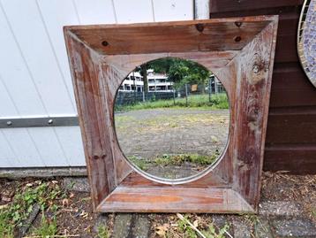 twee mooie spiegels in een dikke houten lijst beschikbaar voor biedingen