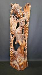 Balinese Danseres Houtsnijwerk, Ophalen