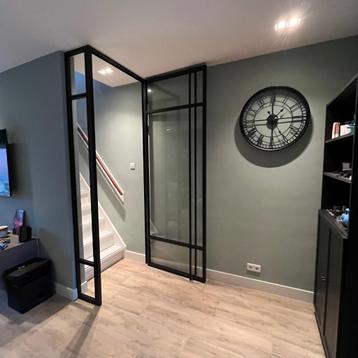 Onze Specialiteit is trappen dicht zetten met staal en glas  beschikbaar voor biedingen