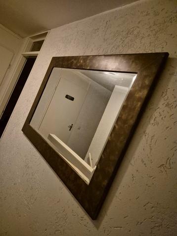 Grote spiegel beschikbaar voor biedingen