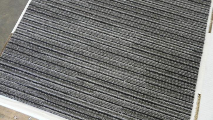 Tapijttegels Matrix (partij 84) grijs zwart gestreept 15m2, Huis en Inrichting, Stoffering | Vloerbedekking, Nieuw, Tapijttegels