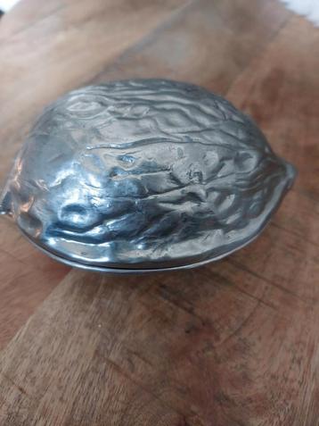 Antieke Notenkraker in de vorm van een Walnoot beschikbaar voor biedingen