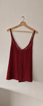 Mooi rood hemdje met kant, Ophalen of Verzenden, Maat 42/44 (L), Rood