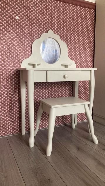 Kinder vintage kaptafel beschikbaar voor biedingen