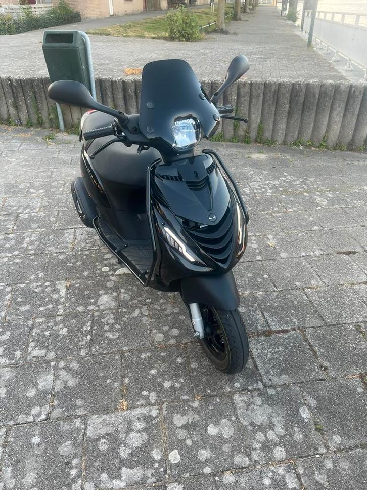 Piaggio zip 2025, Fietsen en Brommers, Scooters | Piaggio, Zo goed als nieuw, Zip, Maximaal 45 km/u, Benzine, Ophalen