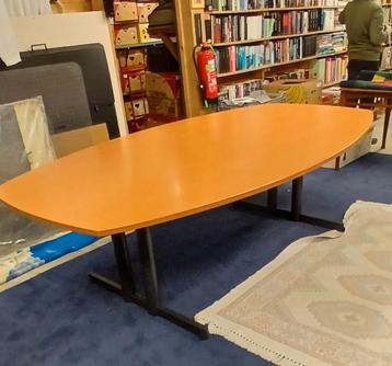 Grote vergadertafel / eettafel - 250x140 cm beschikbaar voor biedingen