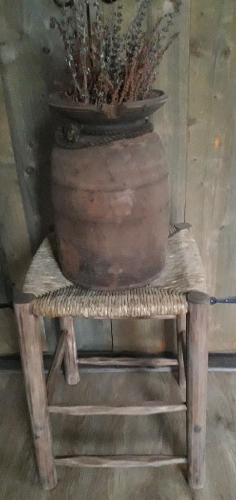 Leuk landelijk krukje hout/riet, Huis en Inrichting, Krukjes, Zo goed als nieuw, Hout, Ophalen