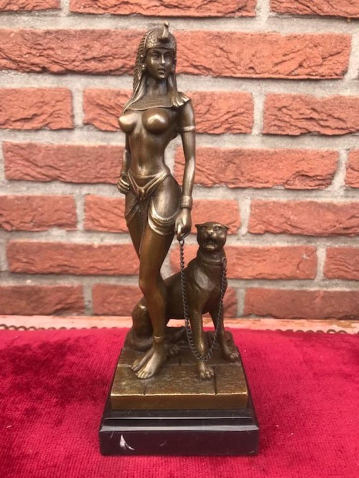 licht erotisch bronzen beeld, Cleopatra met cheetah, Antiek en Kunst, Kunst | Beelden en Houtsnijwerken, Ophalen of Verzenden