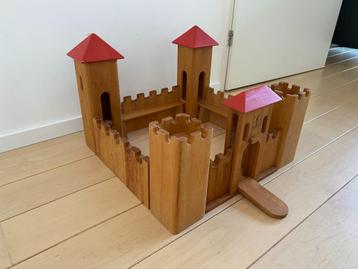 Drewart houten Kasteel beschikbaar voor biedingen