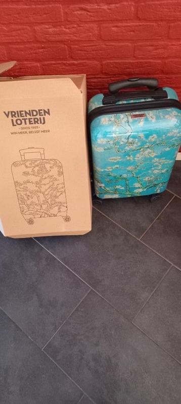 Nieuwe Koffer blauw - Amandelbloesem Vriendenloterij  beschikbaar voor biedingen
