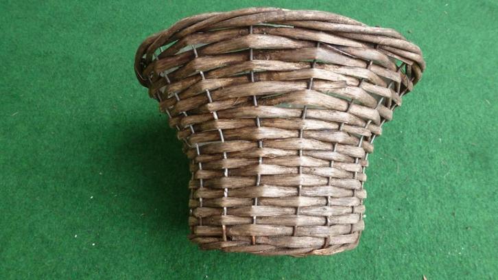 1 rond tapstoelopend houten mandje voor bloemstuk of plantje, Hobby en Vrije tijd, Knutselen, Gebruikt, Materiaal, Ophalen of Verzenden