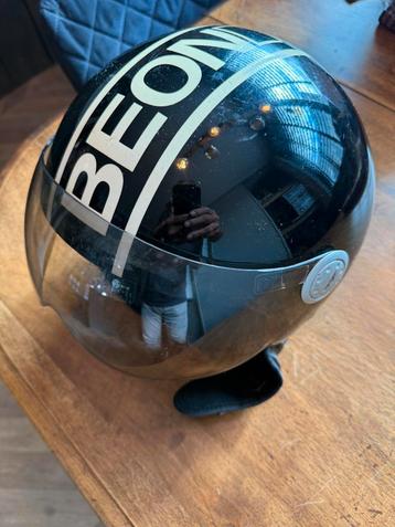 Nette scooter helm merk  Beon XL beschikbaar voor biedingen