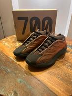 Yeezy 700 V3 carbon Copper Fade, Kleding | Heren, Schoenen, Ophalen of Verzenden, Nieuw, Zwart