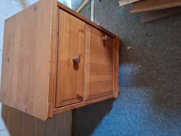 Stevig houten nachtkastje 42x40x60 gratis af te halen beschikbaar voor biedingen