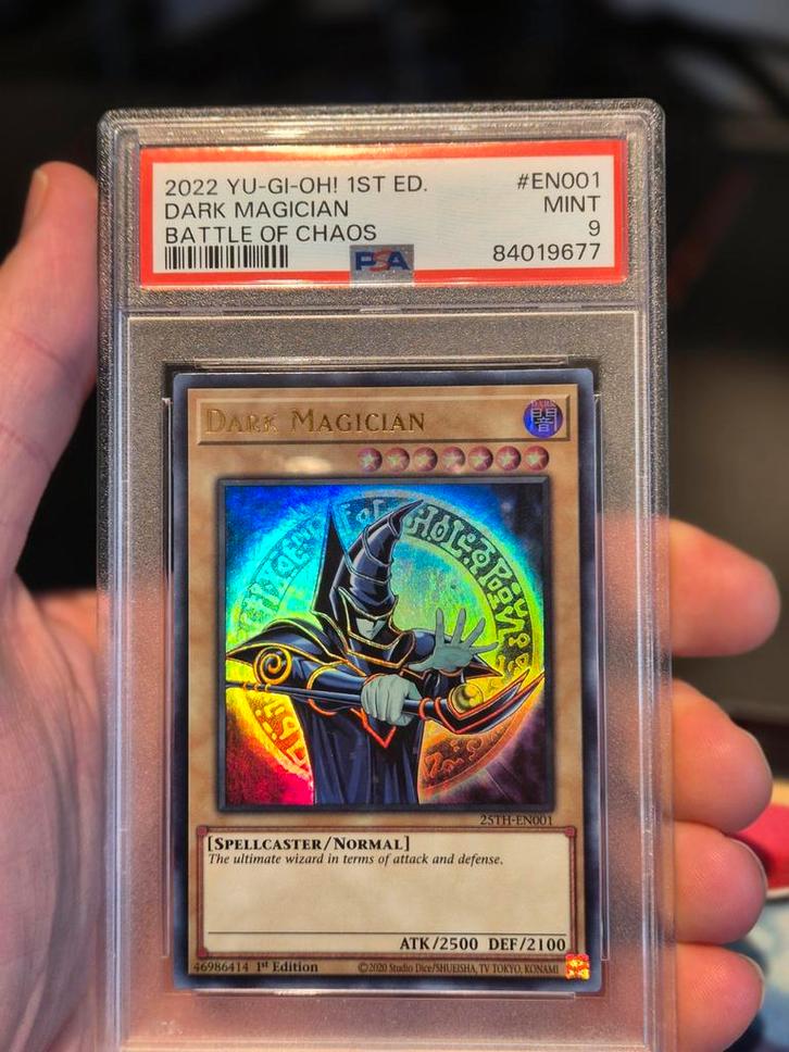 Dark Magician 25th EN001 PSA 9 - Battle of Chaos, Hobby en Vrije tijd, Verzamelkaartspellen | Yu-gi-Oh!, Zo goed als nieuw, Losse kaart