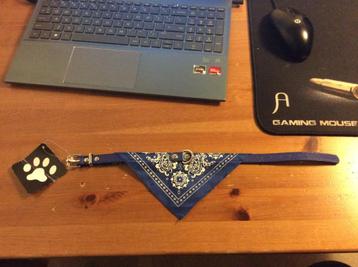Honden halsband met zakdoekje. Blauw, 38 cm lang. Nieuw beschikbaar voor biedingen