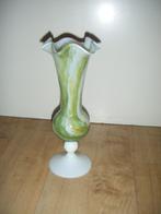 Opaline kelkvaas op voet,puntgaaf,vintage,retro,vaas, Ophalen of Verzenden