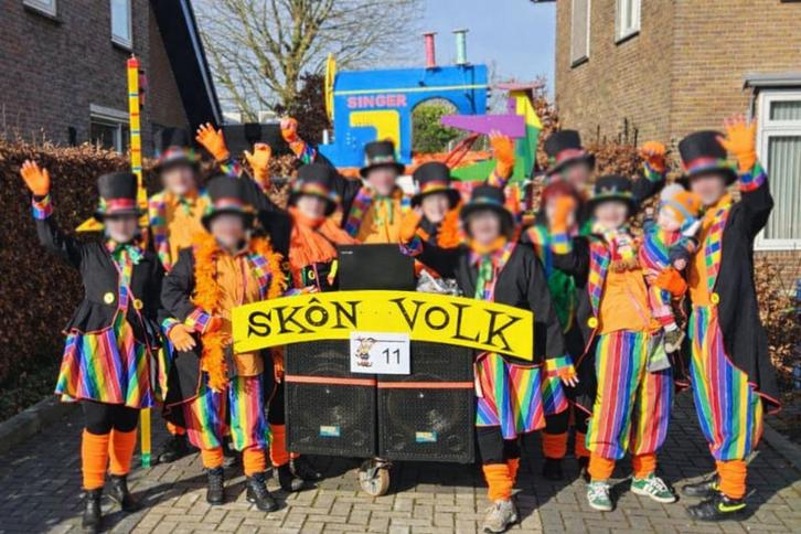 Kleurrijke carnavals loopgroep >10 personen, Kleding | Dames, Carnavalskleding en Feestkleding, Zo goed als nieuw, Carnaval, Maat 46/48 (XL) of groter