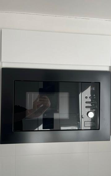 Metod hangkast met magnetron Lagan ikea beschikbaar voor biedingen