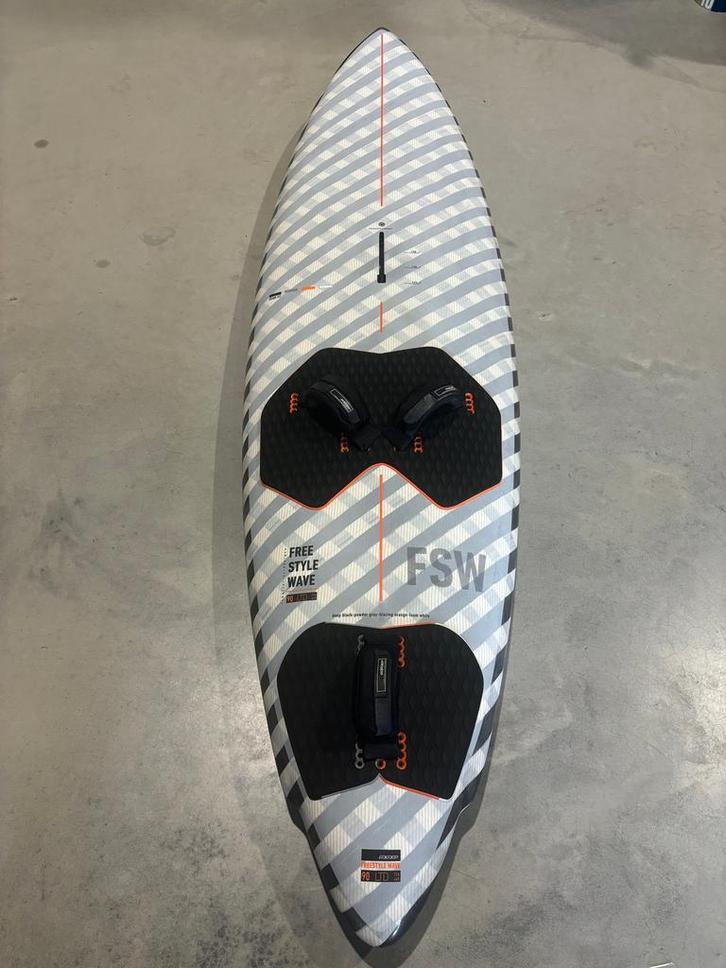RRD Freestyle Wave LTD Y30 - 90L / 2025 Model, Watersport en Boten, Windsurfen, Zo goed als nieuw, Plank, Minder dan 250 cm, Met vin(nen)