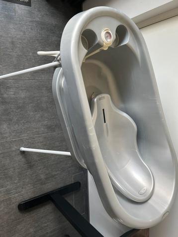 Babybadje met standaard beschikbaar voor biedingen