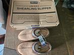 Nieuwe unisex shearling slippers van Kirkland, Kirkland, Bruin, Nieuw, Ophalen of Verzenden