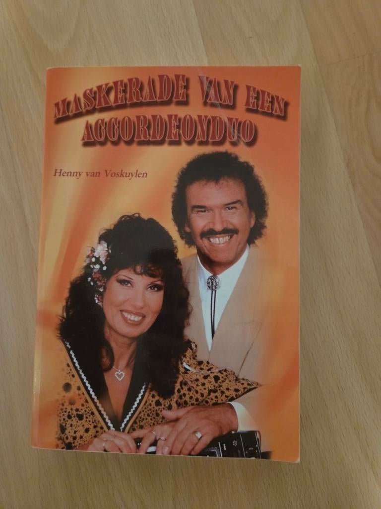 Maskerade van een Accordeonduo - Henny van Voskuylen, Ophalen of Verzenden, Zo goed als nieuw, Artiest, Henny van Voskuylen