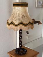 Antieke tafellamp met een smeedijzeren lampvoet, Ophalen, Zo goed als nieuw, Overige materialen, 50 tot 75 cm