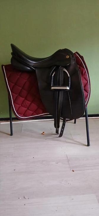 Zadels 17 inch  15 inch en 16 inch, Dieren en Toebehoren, Paarden en Pony's | Zadels, Gebruikt, Dressuur, Ophalen of Verzenden