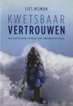 Lies Nijman - Kwetsbaar Vertrouwen, Ophalen of Verzenden, Zo goed als nieuw, Nederland