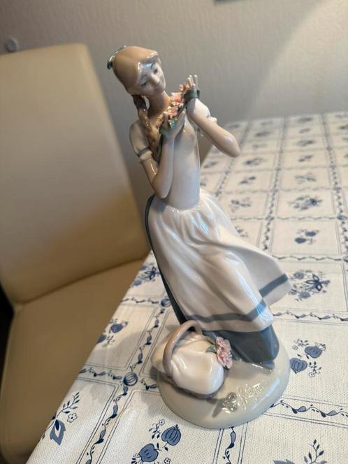 Franklin mint Cecilia the carnation maiden, Verzamelen, Beelden en Beeldjes, Nieuw, Mens, Verzenden