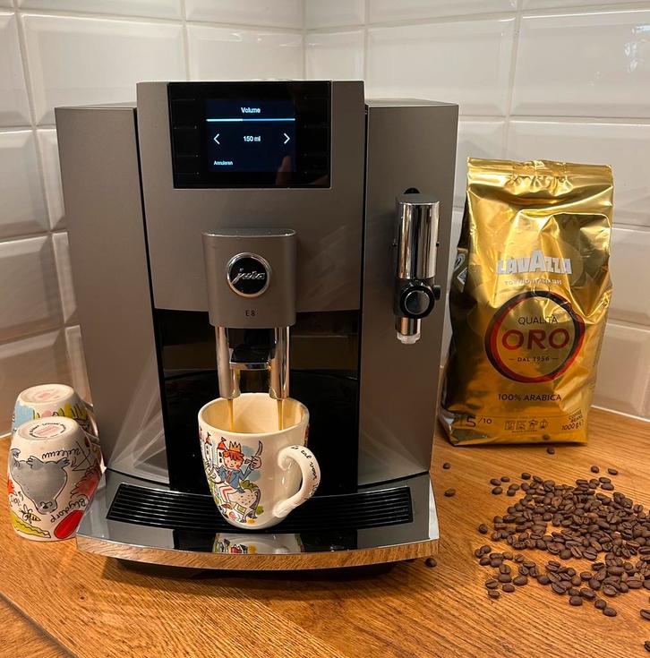 Zeer mooie Jura E8 Grote beurt 3 jaar oud️️️️, Witgoed en Apparatuur, Koffiezetapparaten, Zo goed als nieuw, Koffiemachine, 10 kopjes of meer