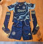 Ajax nieuwste Uitsetjes!! kindertenue compleet, Maat XS of kleiner, Ophalen of Verzenden, Nieuw, Shirt