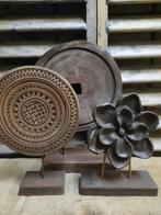 Drie ornamenten op voet wiel stoer sober landelijk, Ophalen, Gebruikt